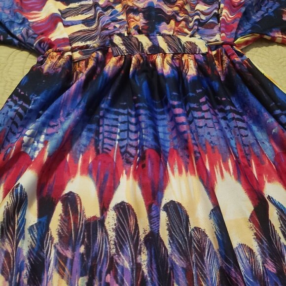 New Directions Bright/Bold Print top - V-neck - Picture 3 of 6